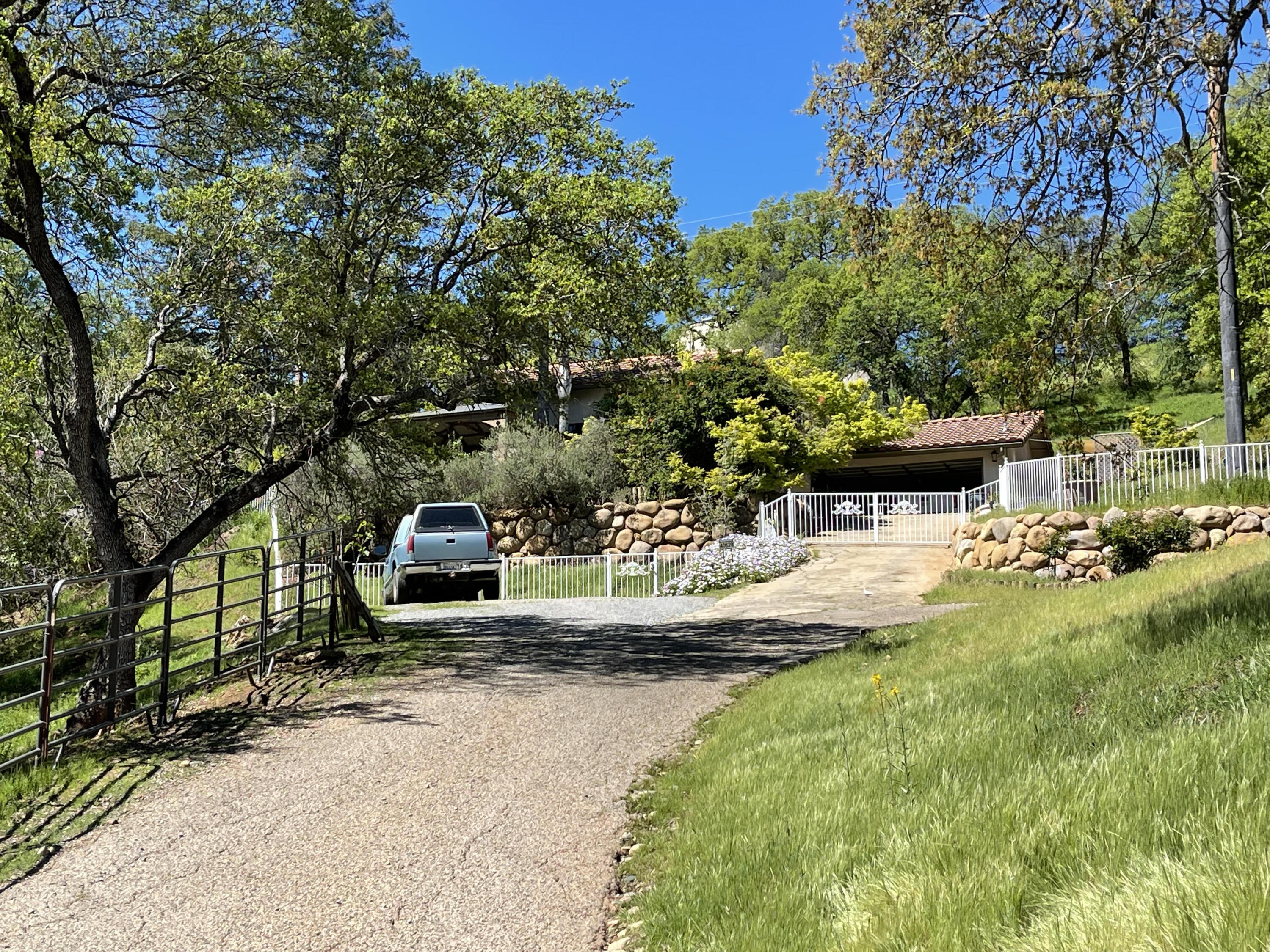 40820 Oak Ridge Dr, Three Rivers, CA 93271