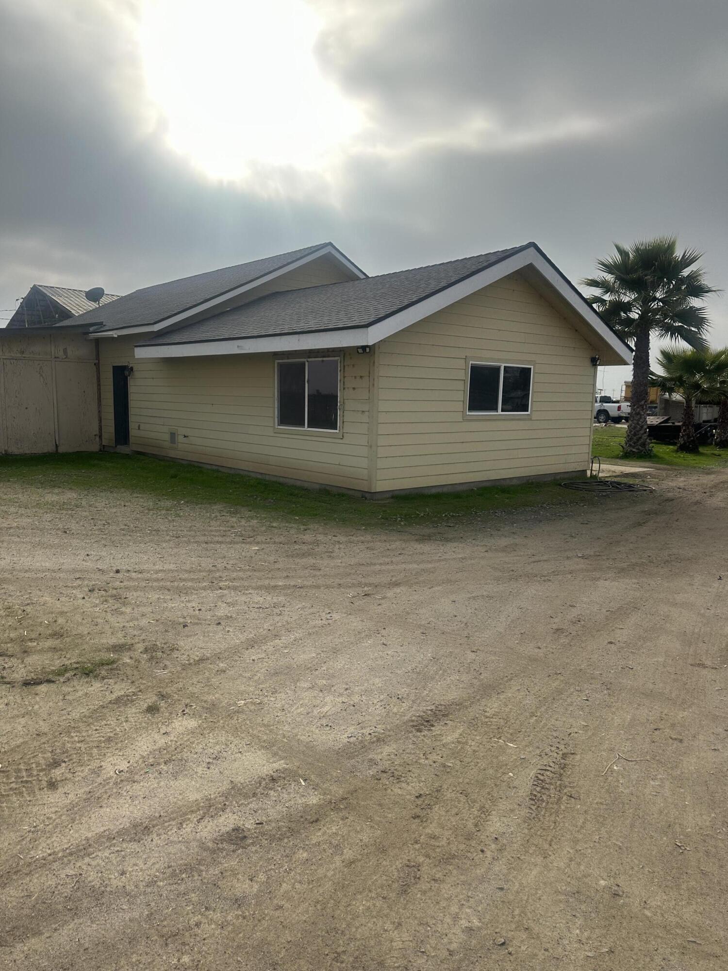 19049 Ave 242, Lindsay, CA 93247