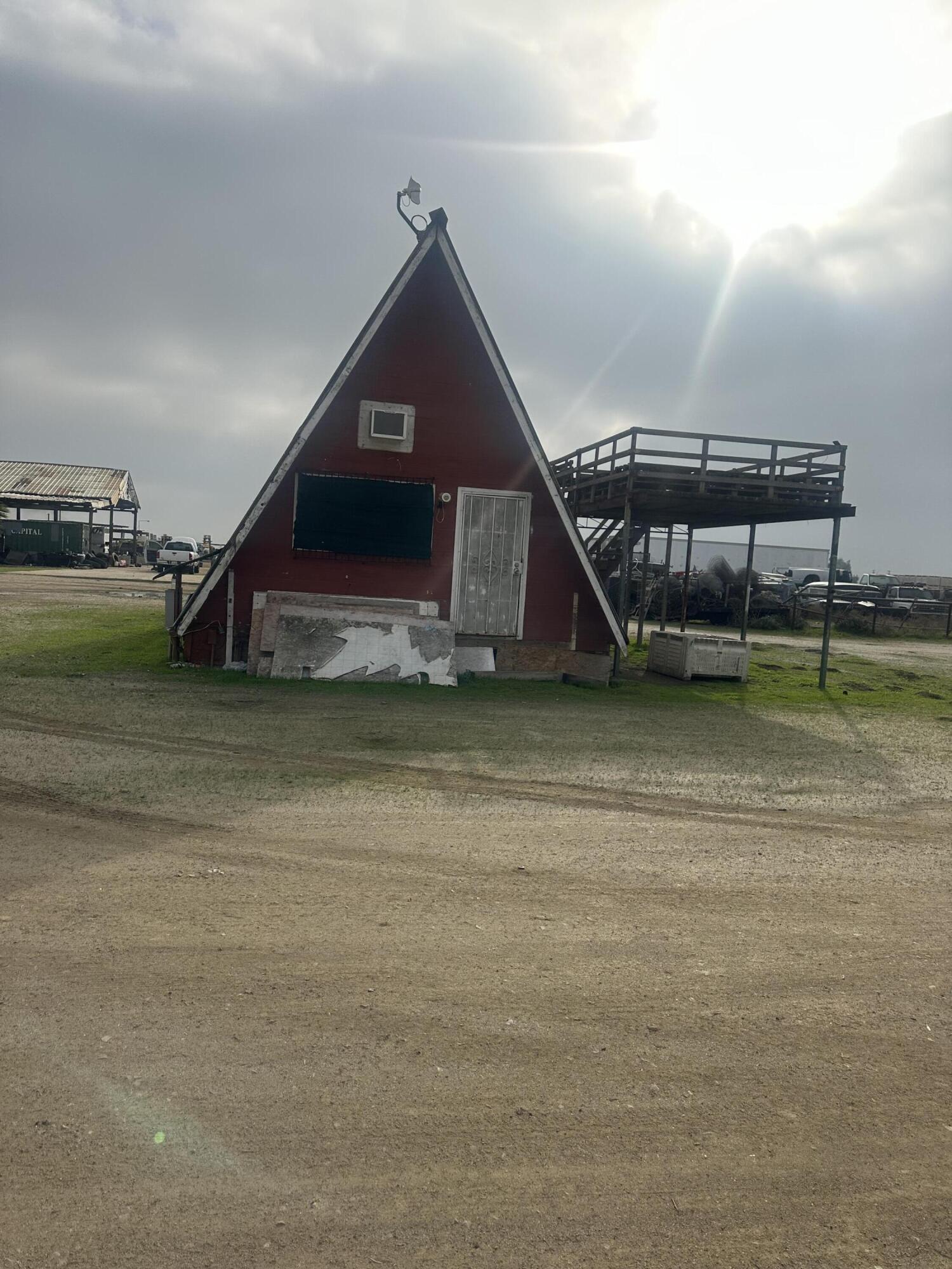 19049 Ave 242, Lindsay, CA 93247