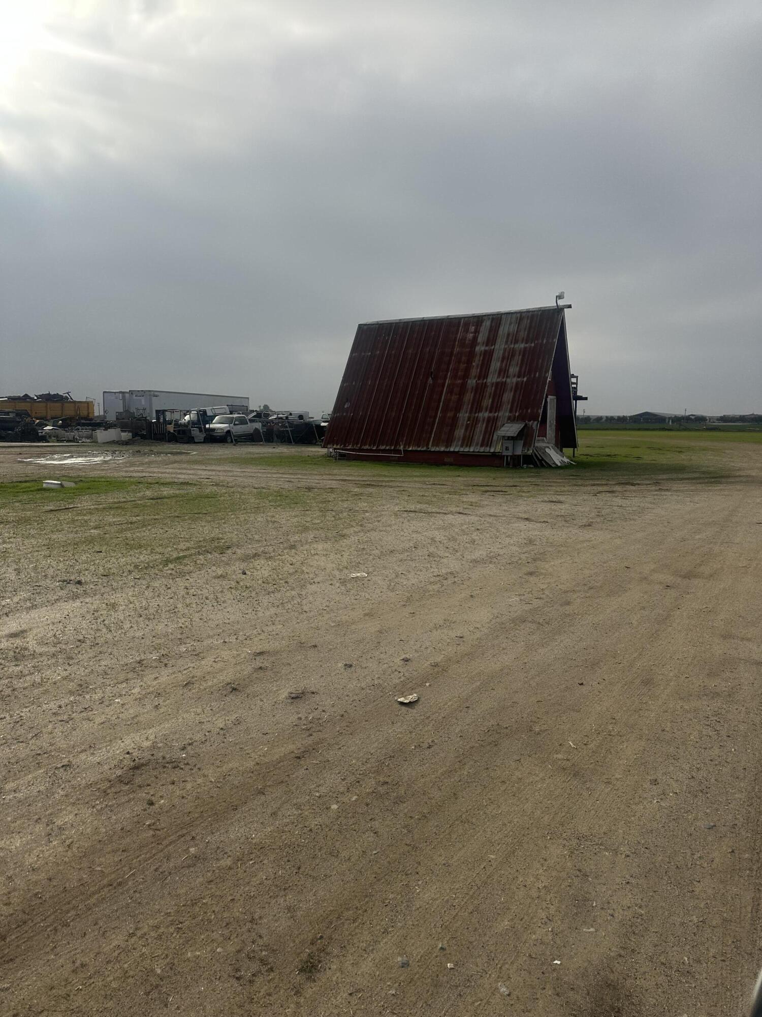 19049 Ave 242, Lindsay, CA 93247