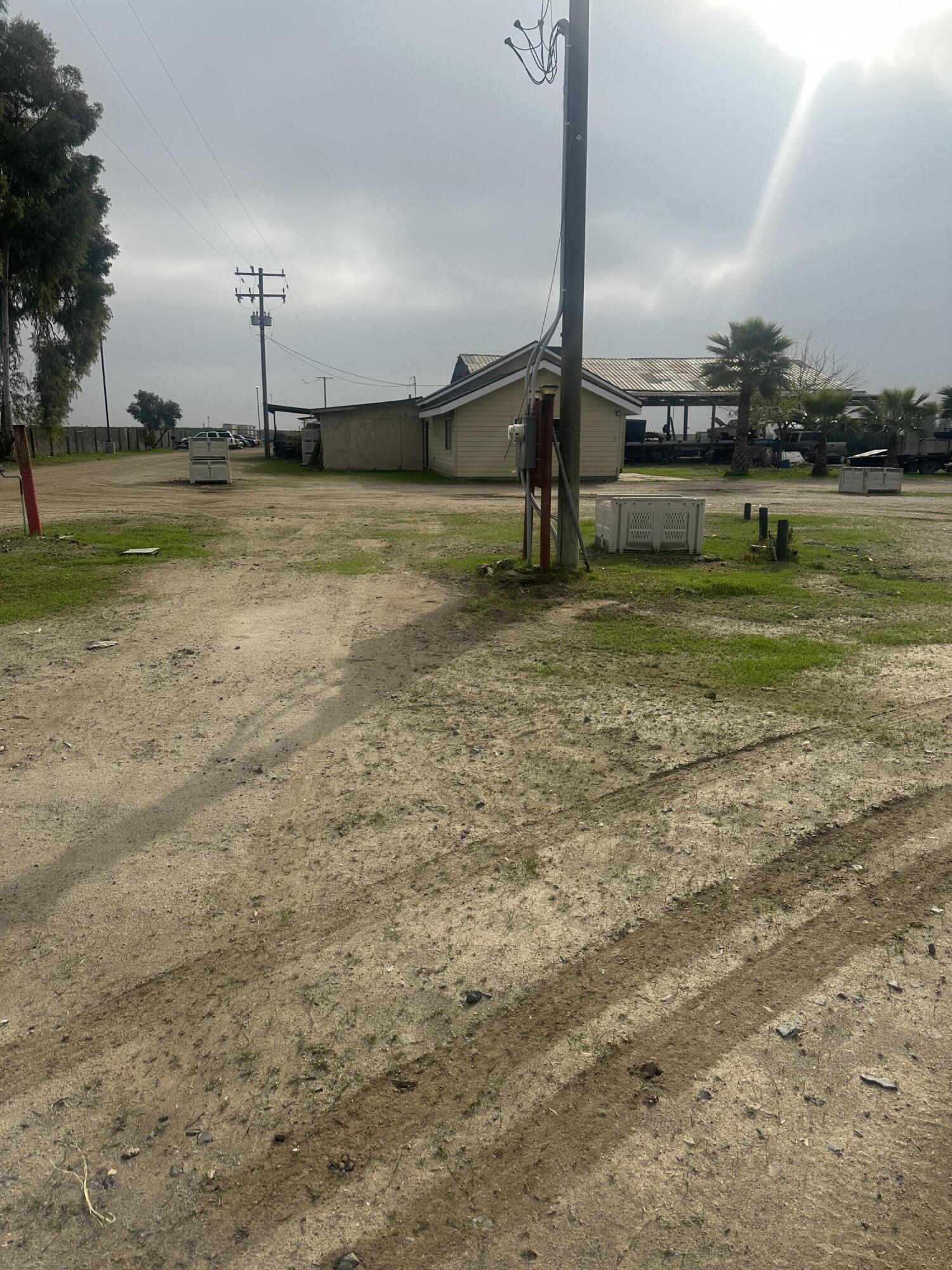 19049 Ave 242, Lindsay, CA 93247