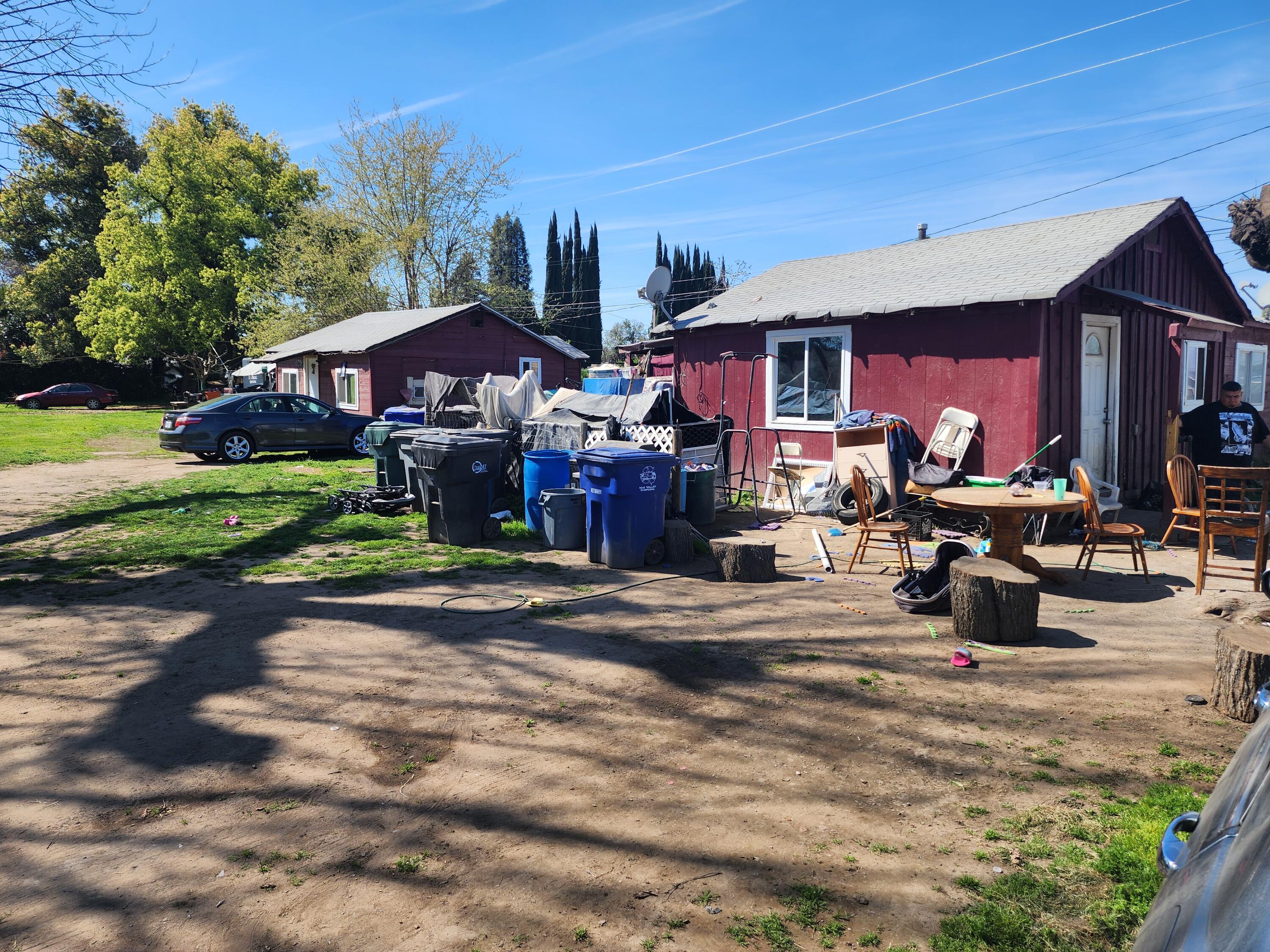 245 W Oakland St, Farmersville, CA 93223