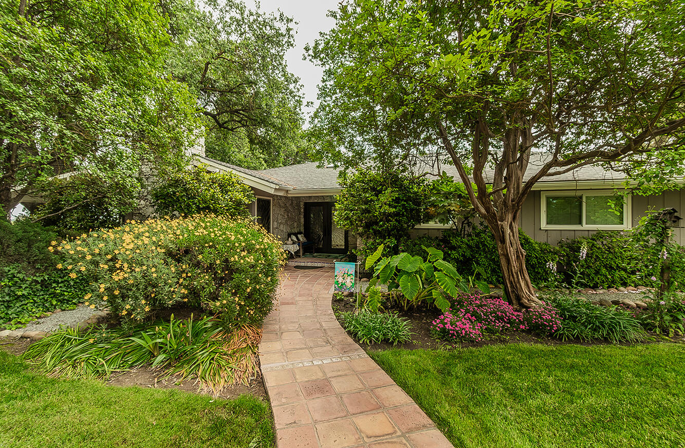 3670 S Newmark Ave, Sanger, CA 93657