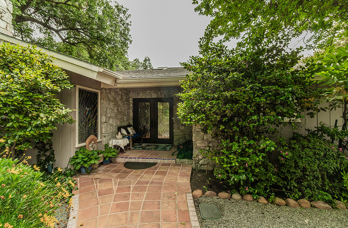 3670 S Newmark Ave, Sanger, CA 93657