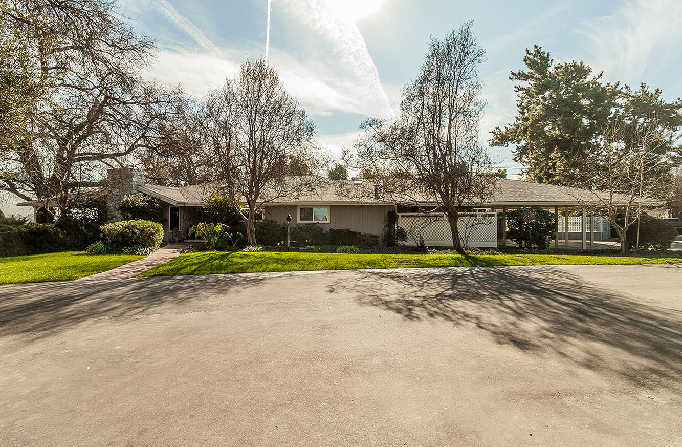 3670 S Newmark Ave, Sanger, CA 93657