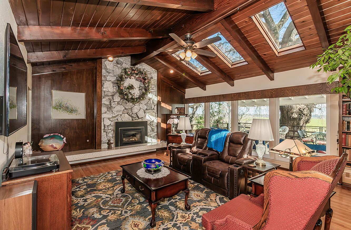 3670 S Newmark Ave, Sanger, CA 93657