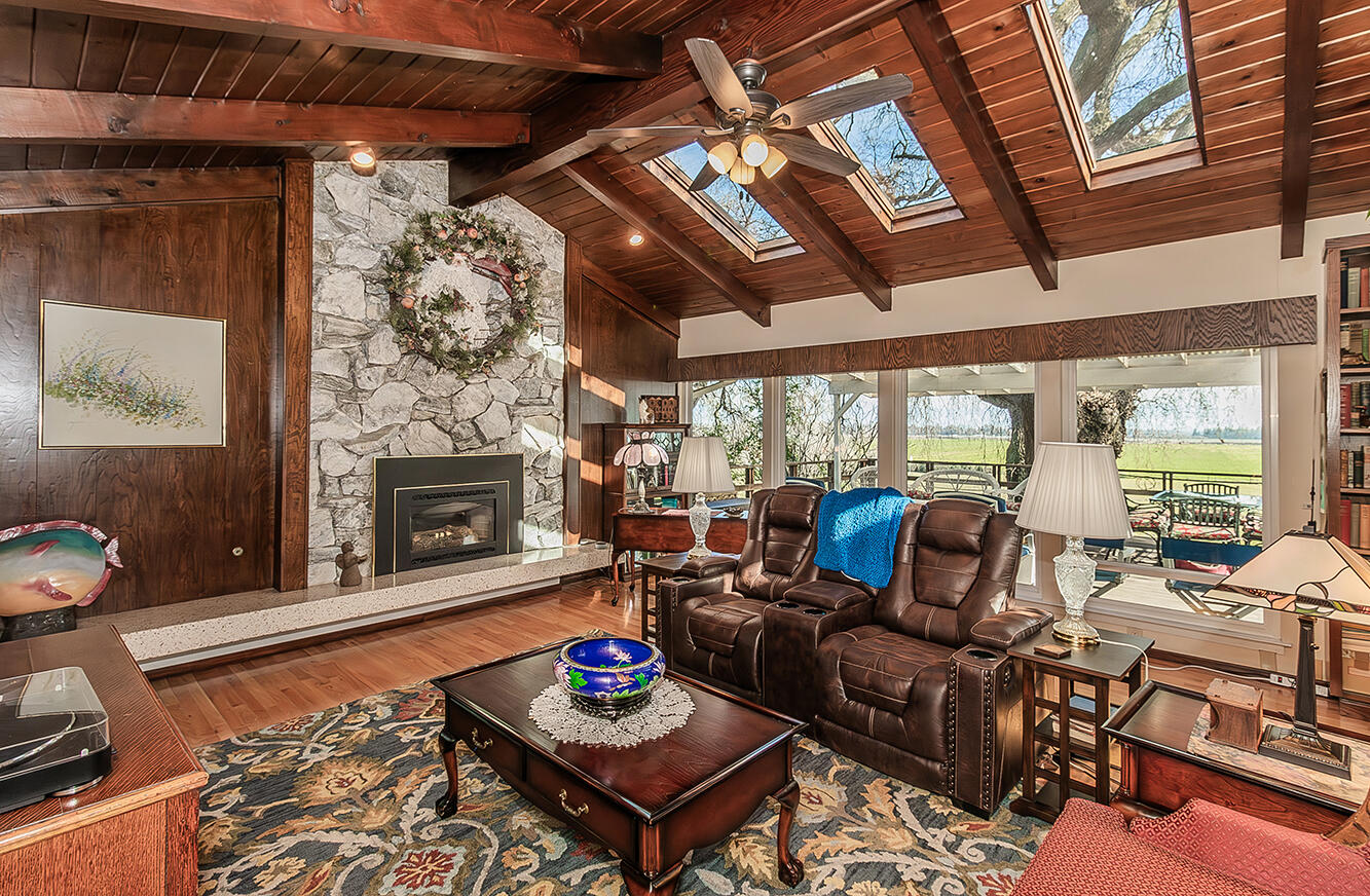 3670 S Newmark Ave, Sanger, CA 93657