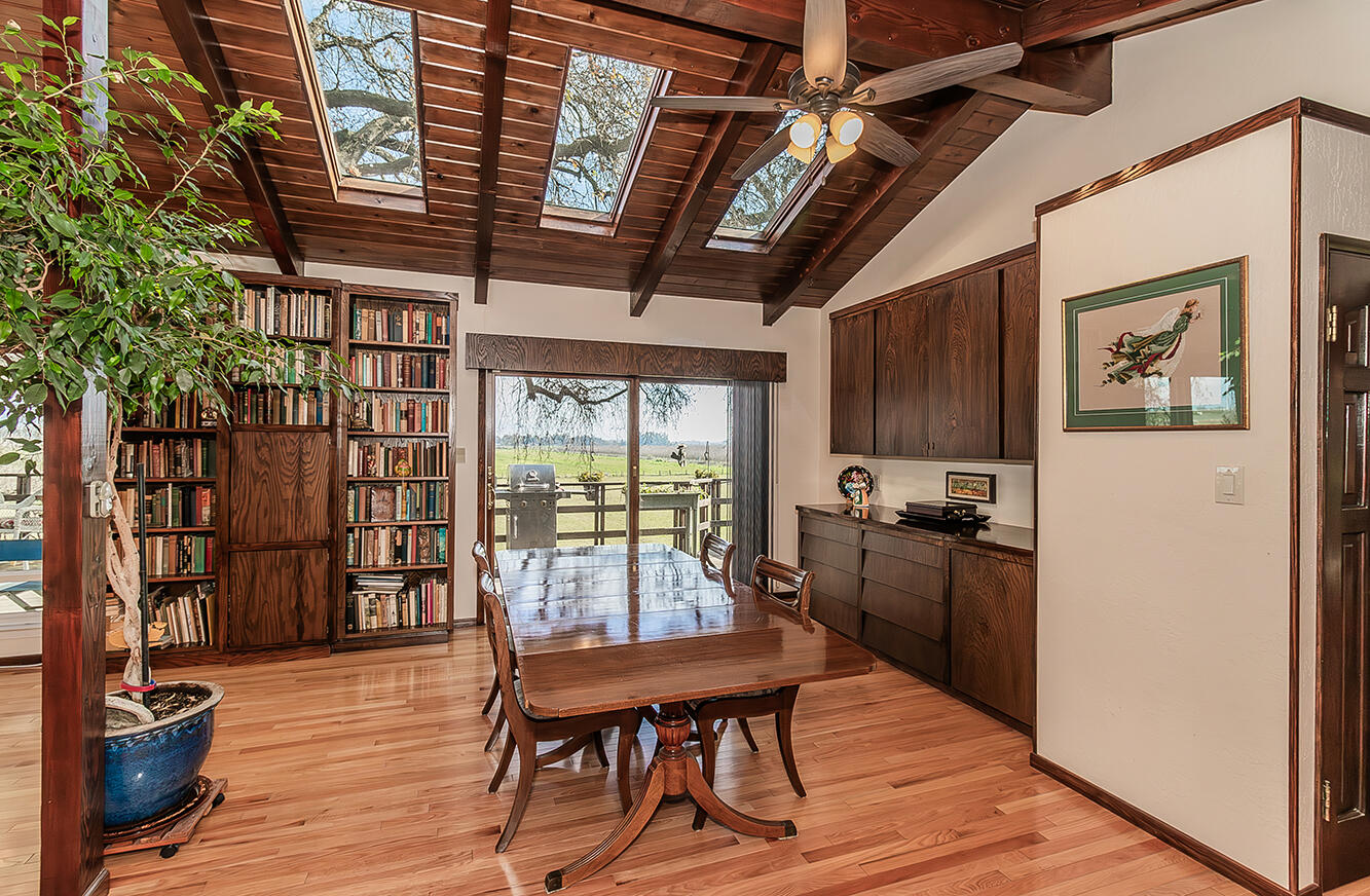 3670 S Newmark Ave, Sanger, CA 93657