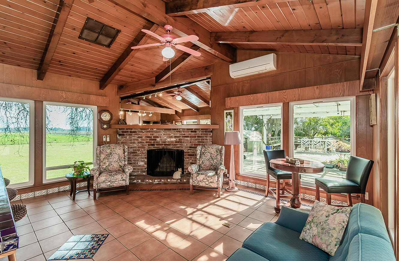 3670 S Newmark Ave, Sanger, CA 93657