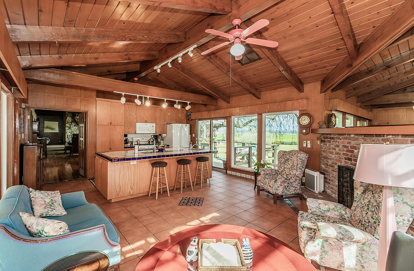 3670 S Newmark Ave, Sanger, CA 93657