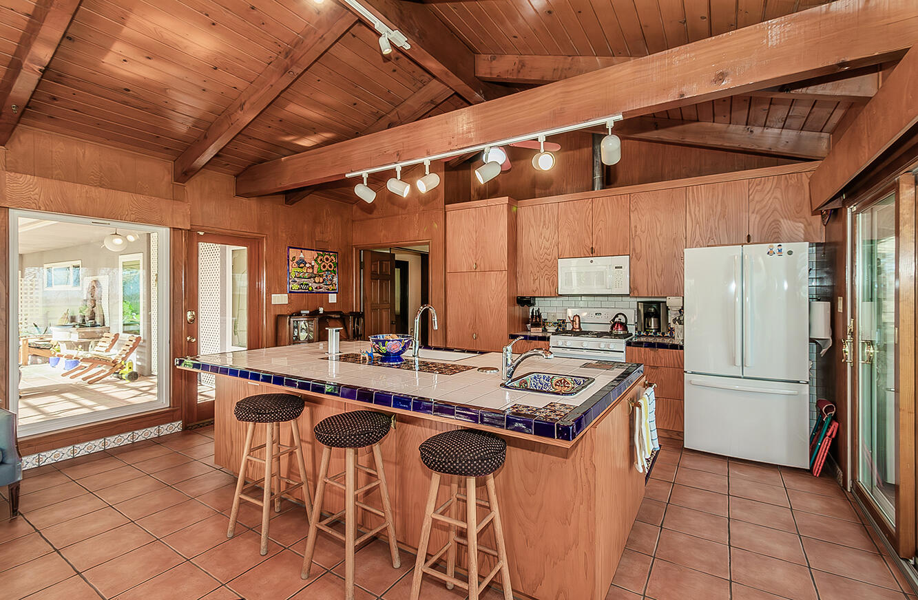 3670 S Newmark Ave, Sanger, CA 93657