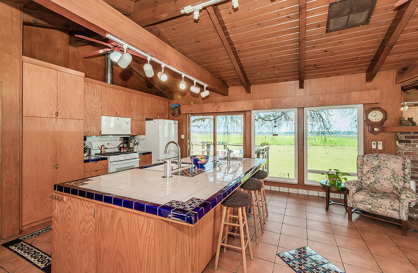 3670 S Newmark Ave, Sanger, CA 93657