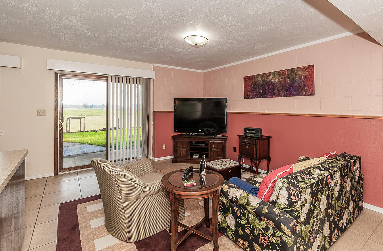 3670 S Newmark Ave, Sanger, CA 93657