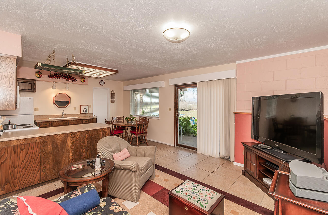 3670 S Newmark Ave, Sanger, CA 93657