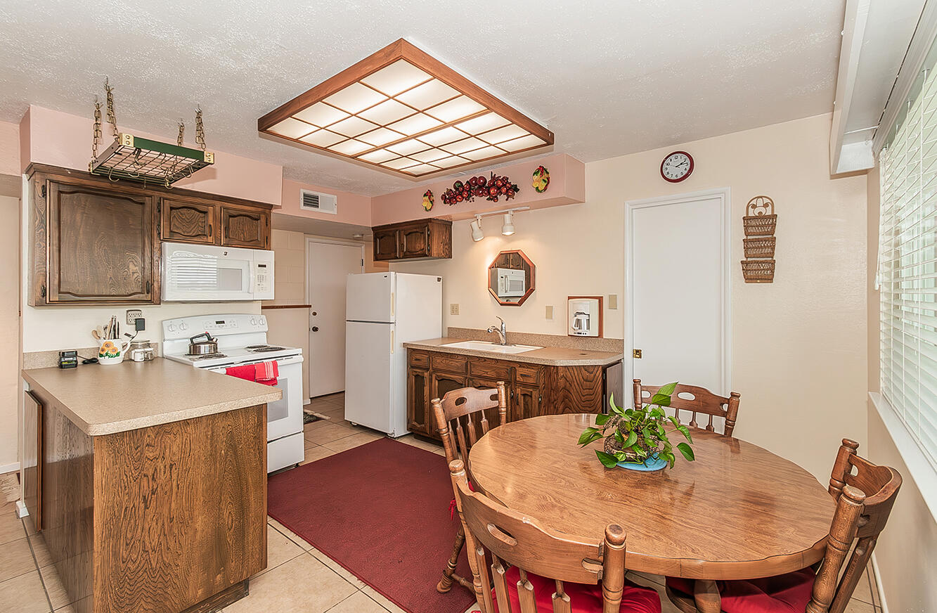 3670 S Newmark Ave, Sanger, CA 93657