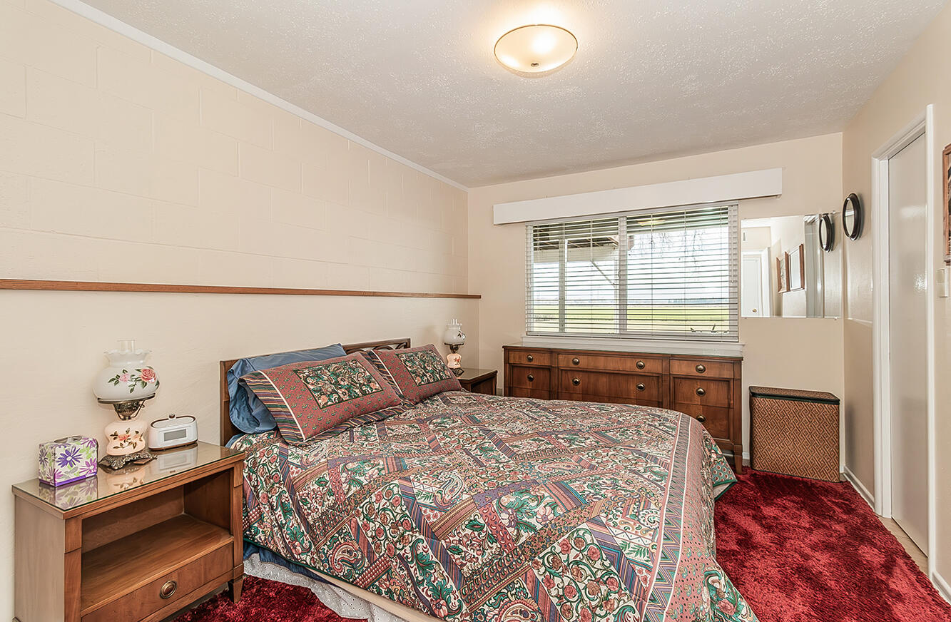 3670 S Newmark Ave, Sanger, CA 93657