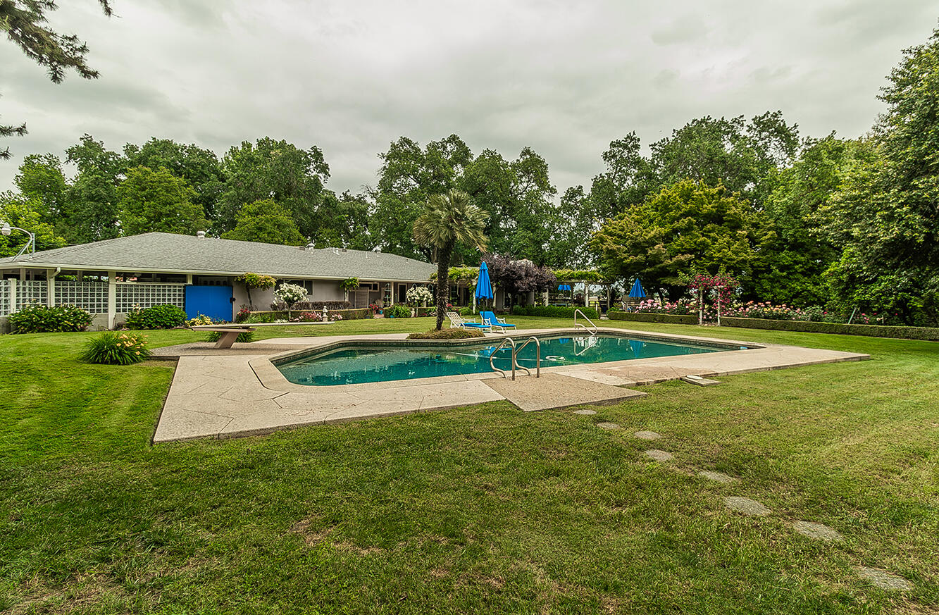 3670 S Newmark Ave, Sanger, CA 93657