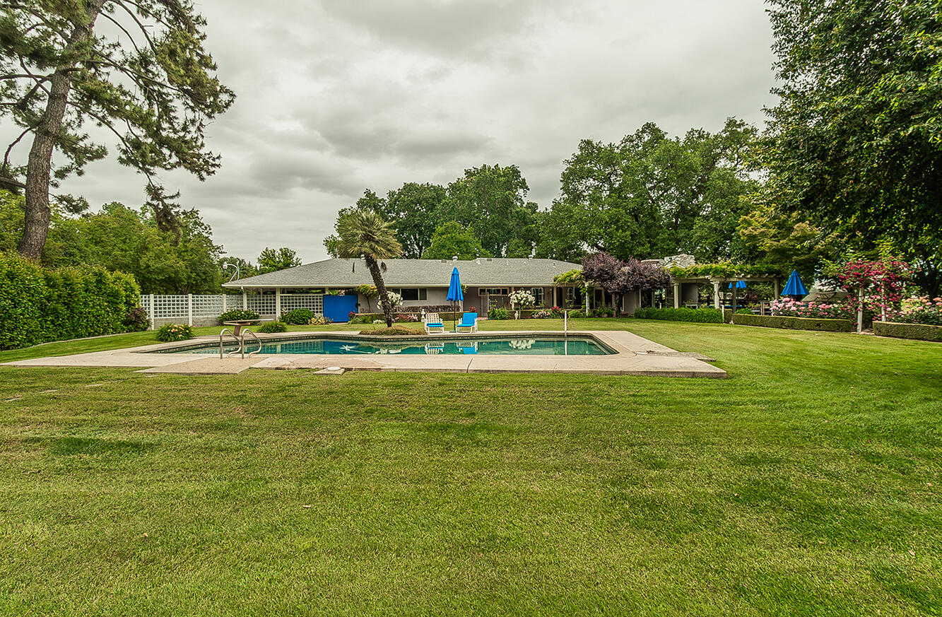 3670 S Newmark Ave, Sanger, CA 93657