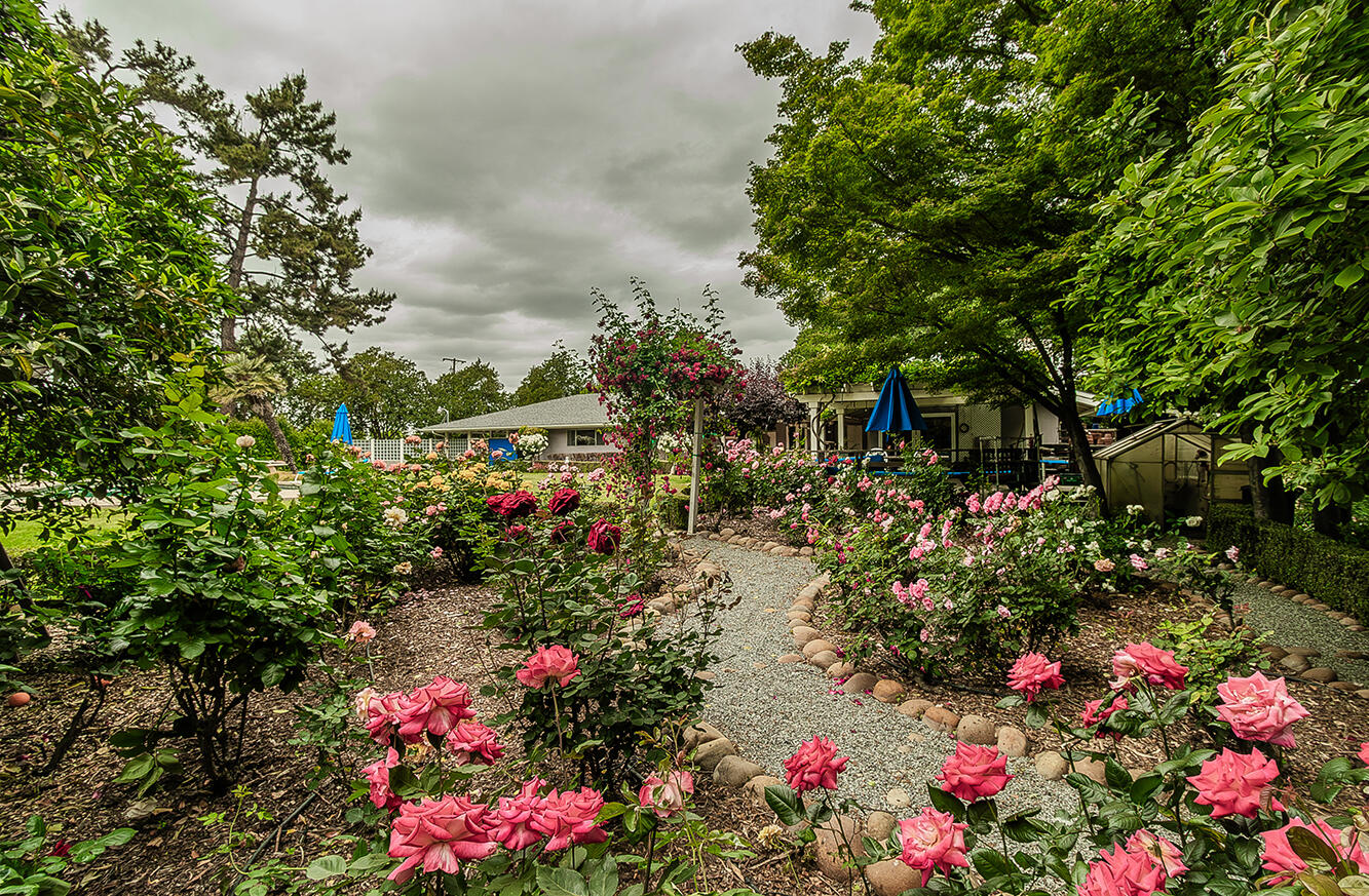 3670 S Newmark Ave, Sanger, CA 93657