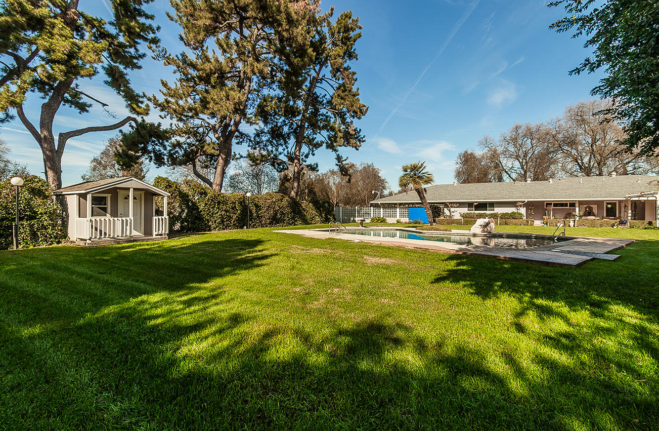 3670 S Newmark Ave, Sanger, CA 93657