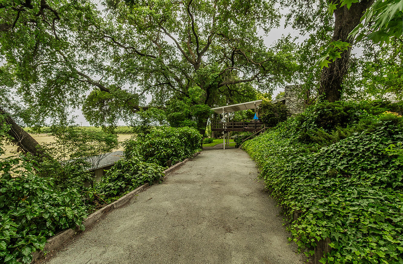 3670 S Newmark Ave, Sanger, CA 93657