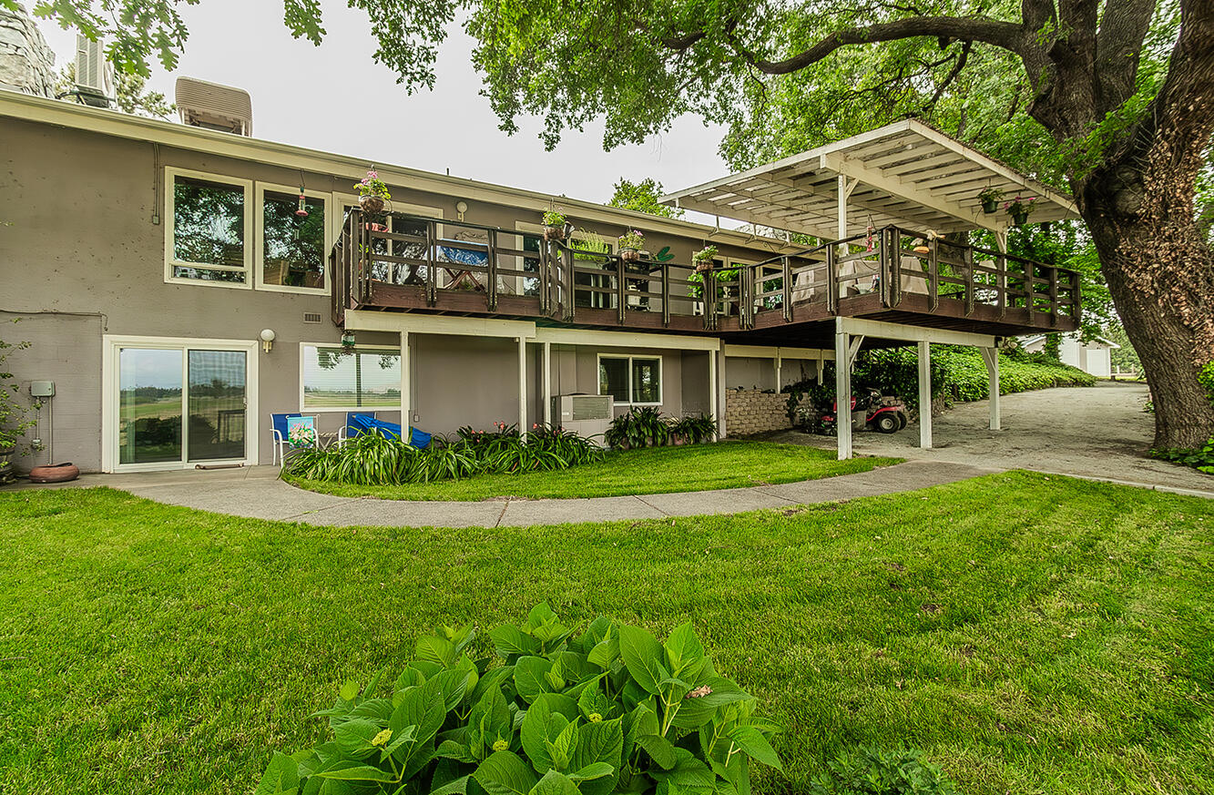 3670 S Newmark Ave, Sanger, CA 93657