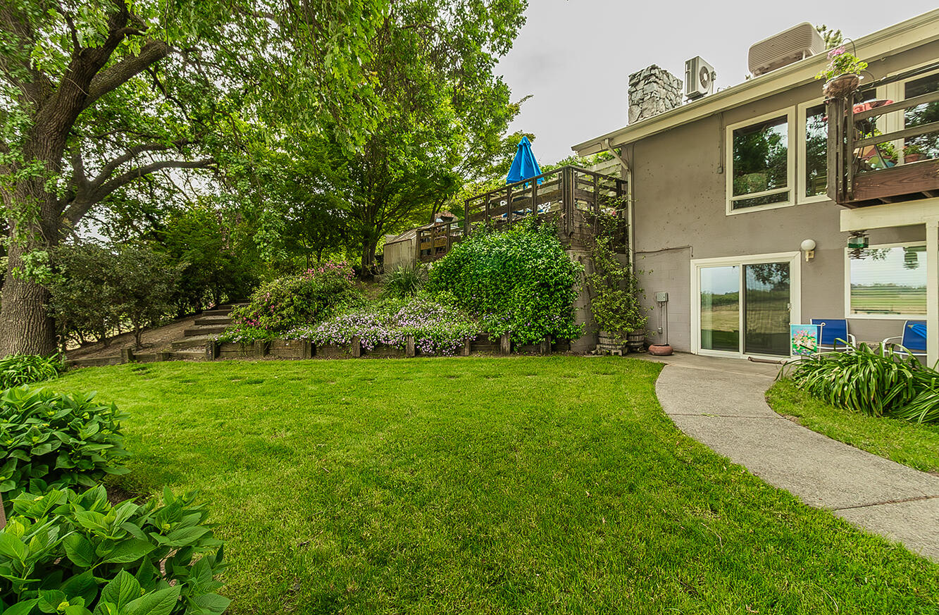 3670 S Newmark Ave, Sanger, CA 93657