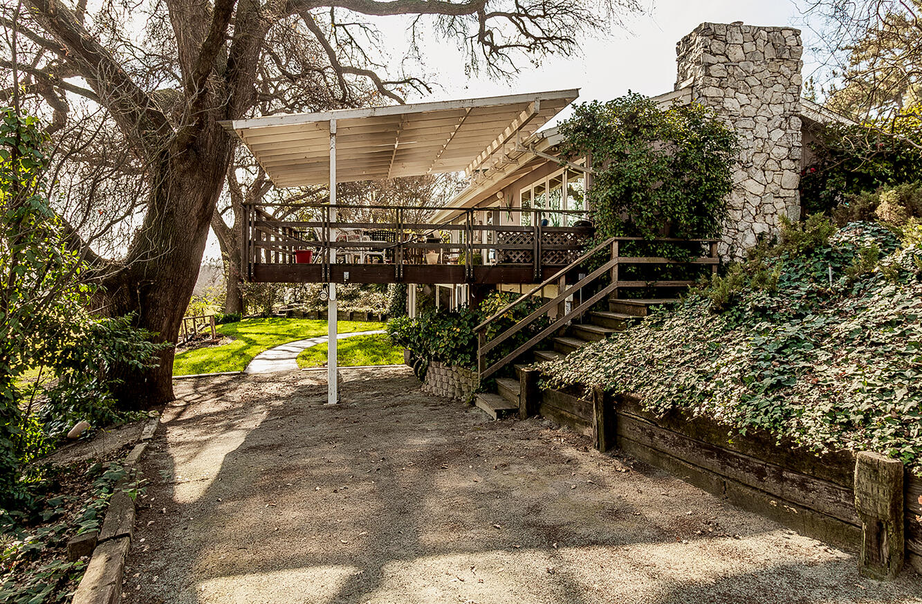 3670 S Newmark Ave, Sanger, CA 93657