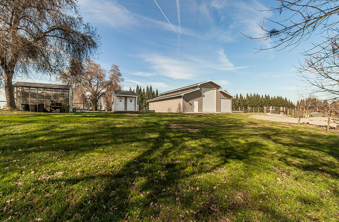 3670 S Newmark Ave, Sanger, CA 93657