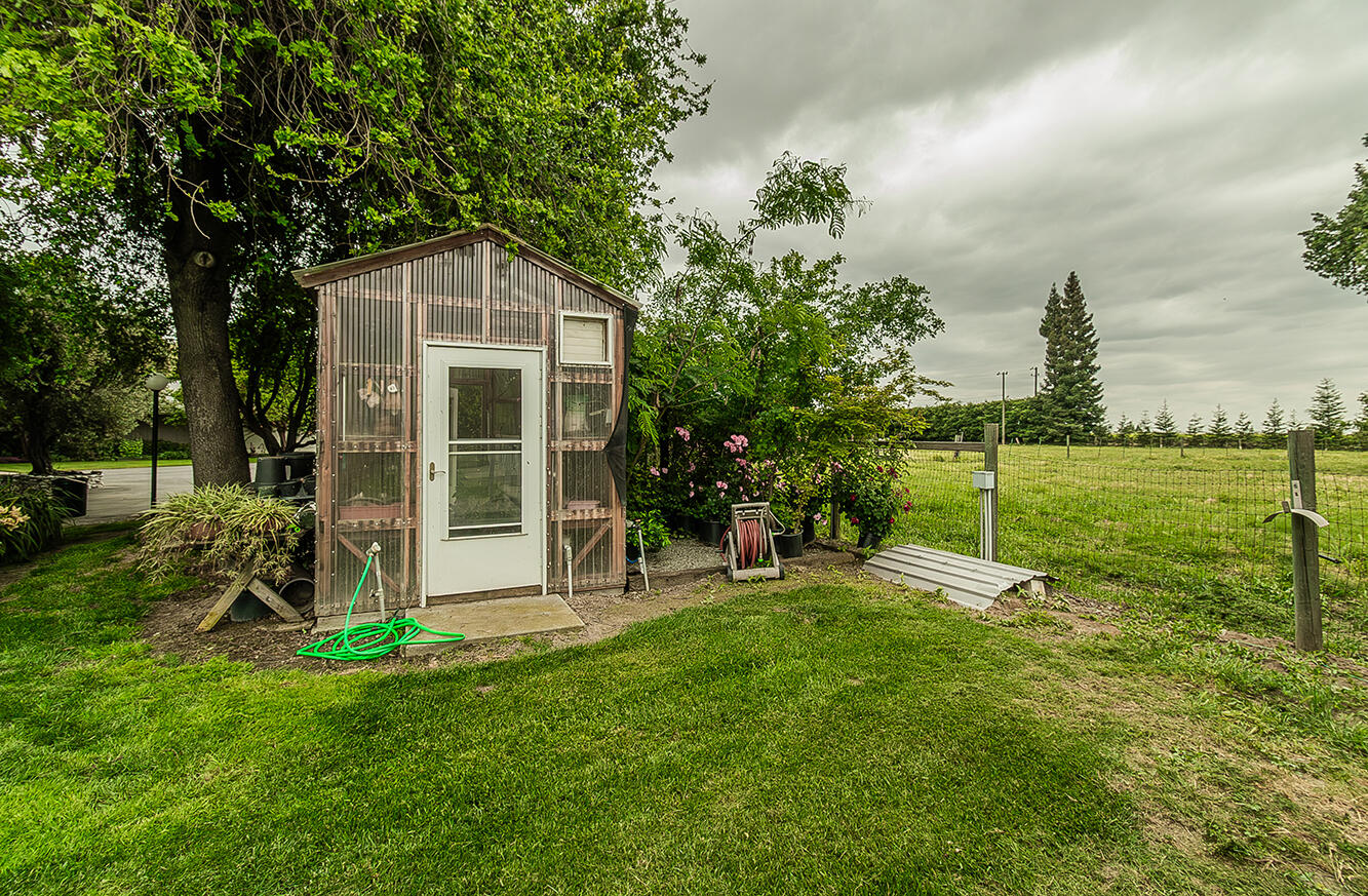 3670 S Newmark Ave, Sanger, CA 93657