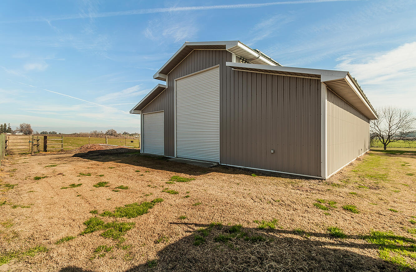 3670 S Newmark Ave, Sanger, CA 93657