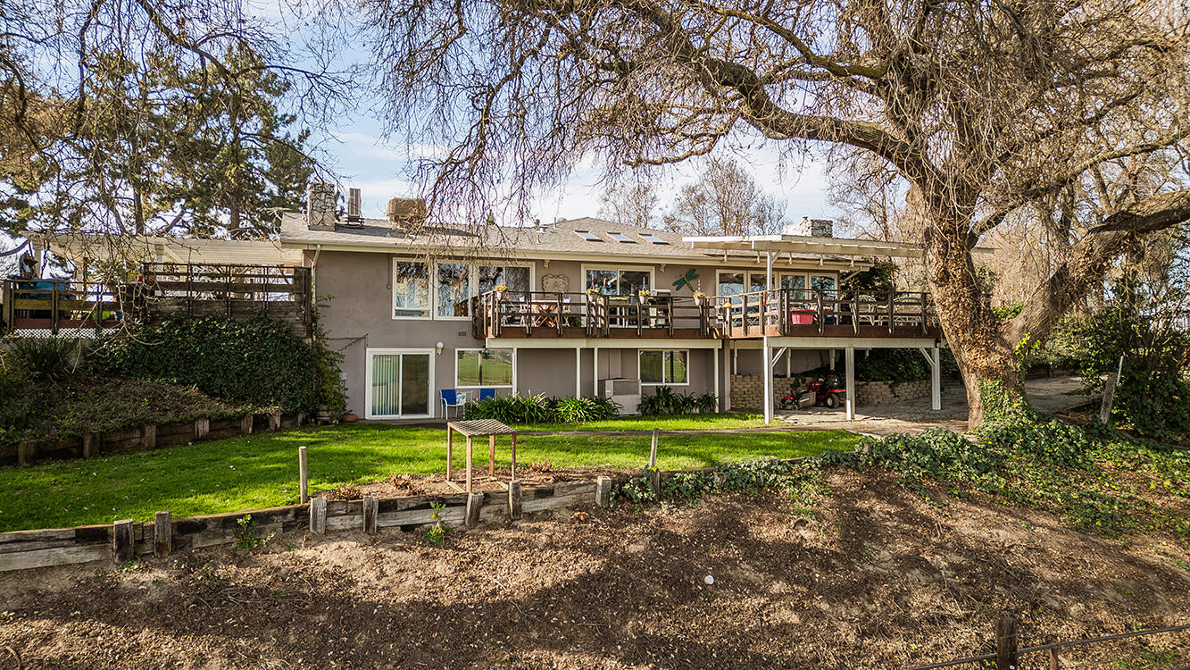 3670 S Newmark Ave, Sanger, CA 93657