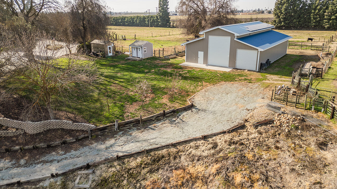 3670 S Newmark Ave, Sanger, CA 93657