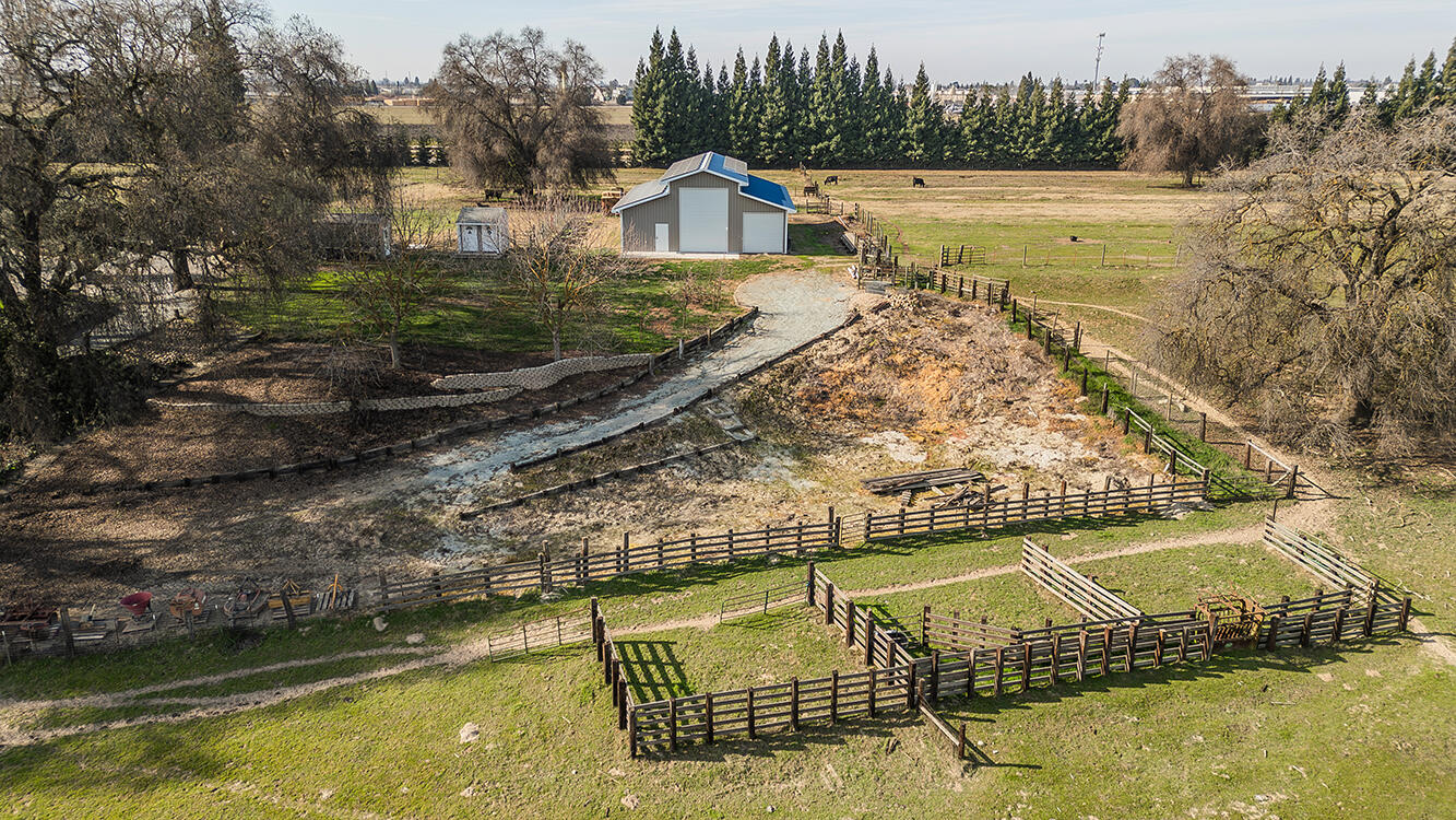 3670 S Newmark Ave, Sanger, CA 93657