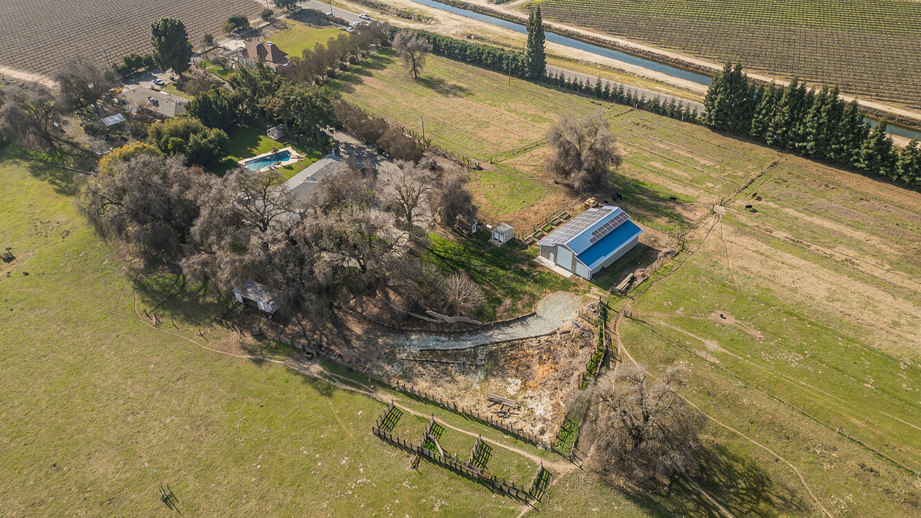 3670 S Newmark Ave, Sanger, CA 93657