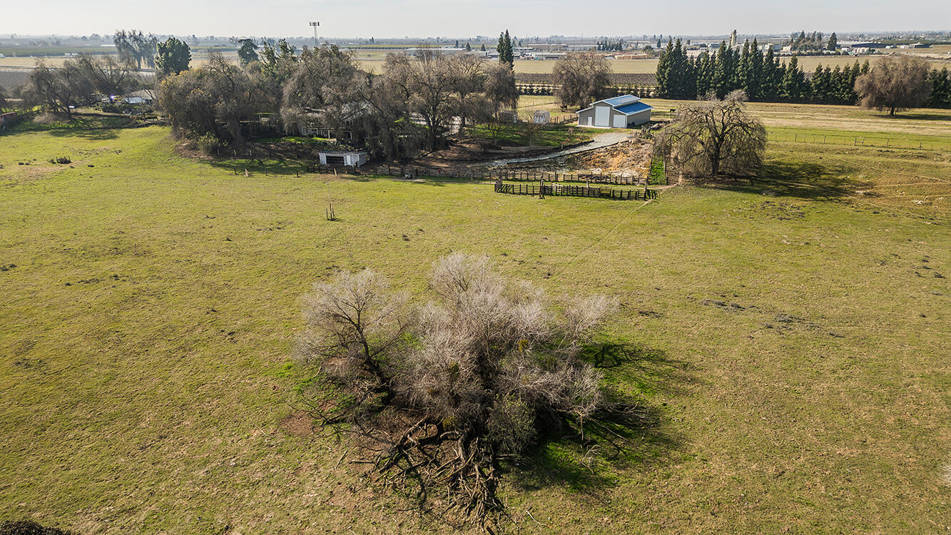 3670 S Newmark Ave, Sanger, CA 93657