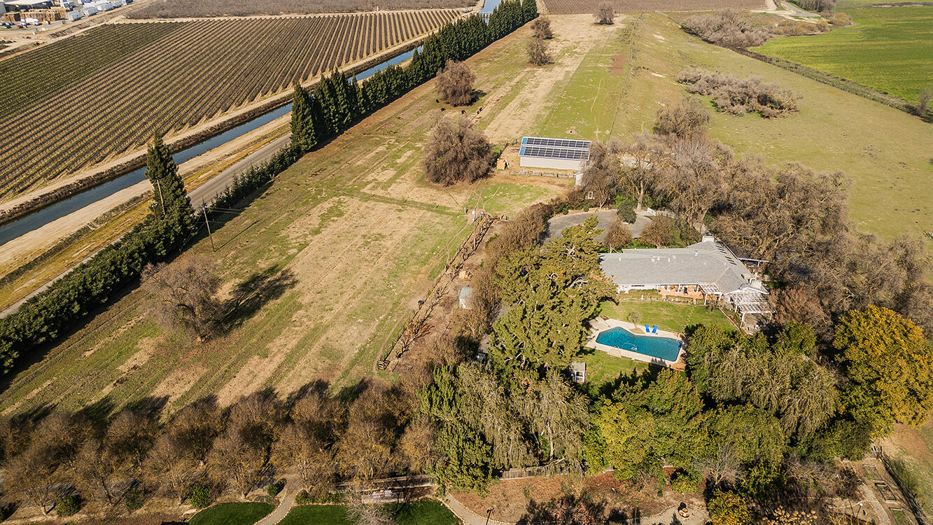 3670 S Newmark Ave, Sanger, CA 93657