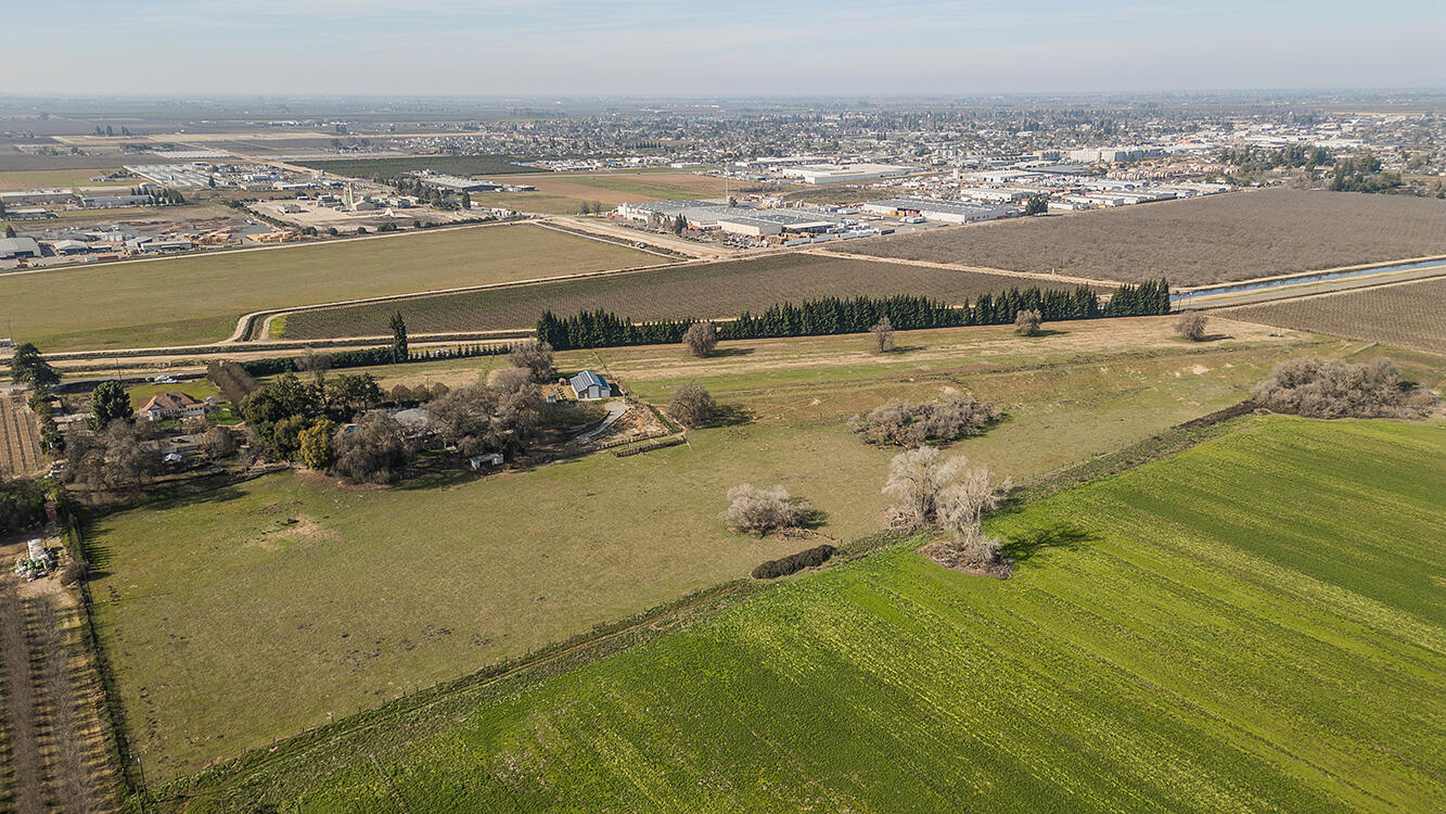 3670 S Newmark Ave, Sanger, CA 93657