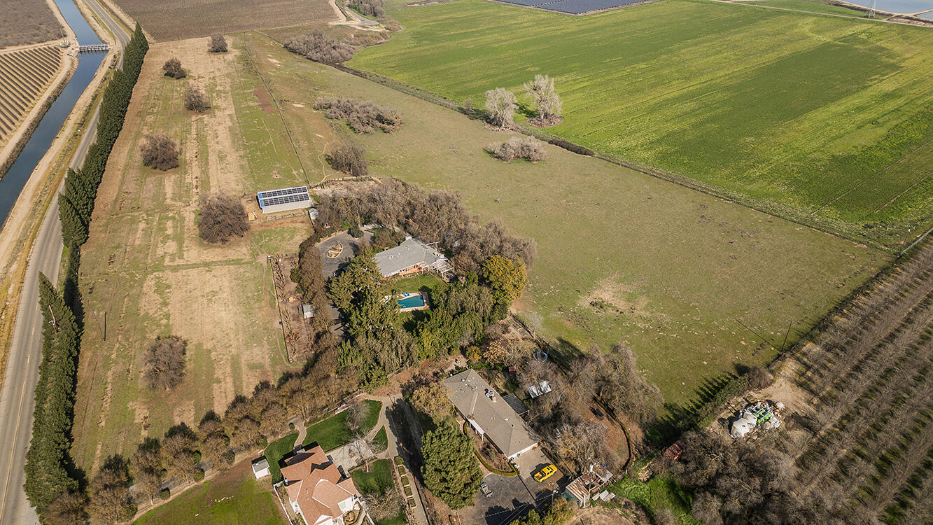 3670 S Newmark Ave, Sanger, CA 93657