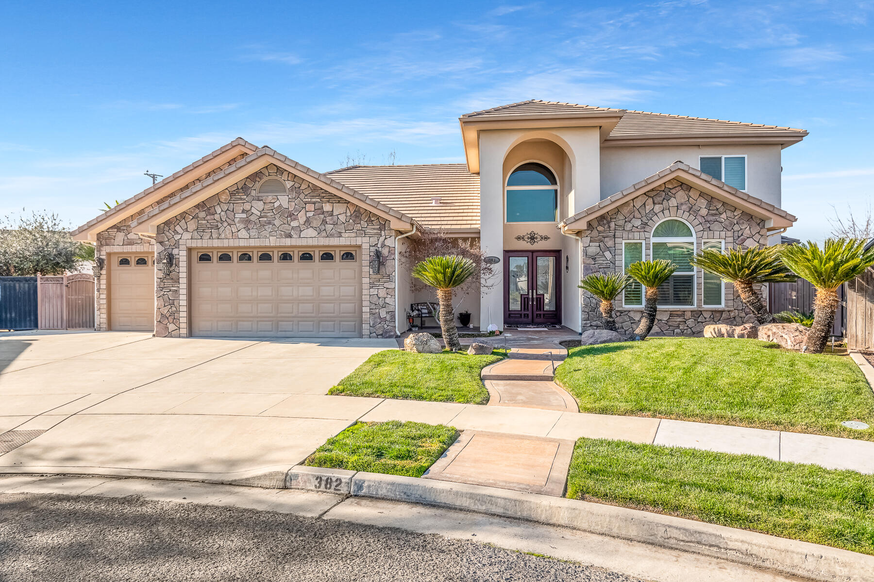 382 Hemmingway Ct, Tulare, CA 93274