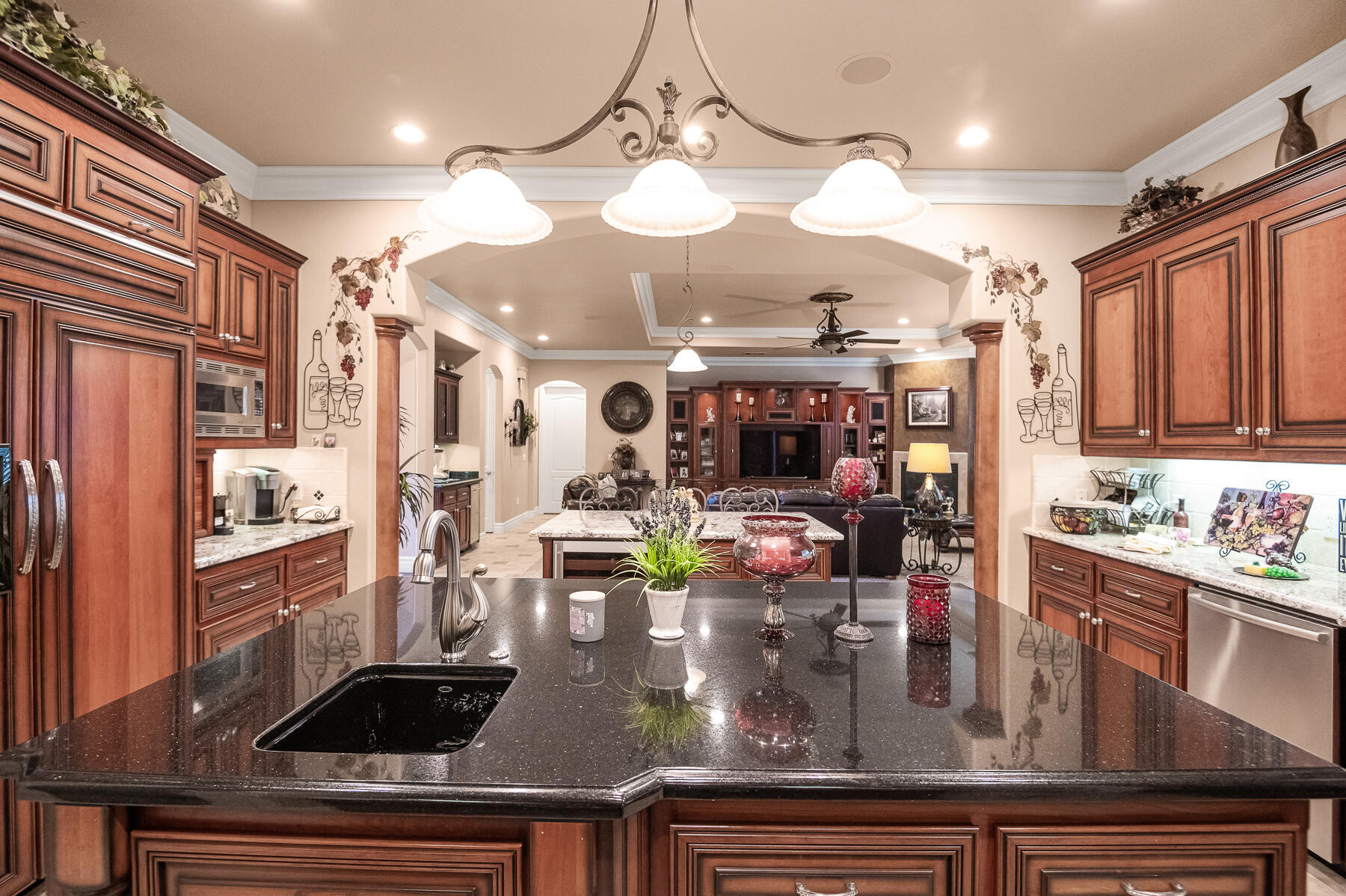 382 Hemmingway Ct, Tulare, CA 93274