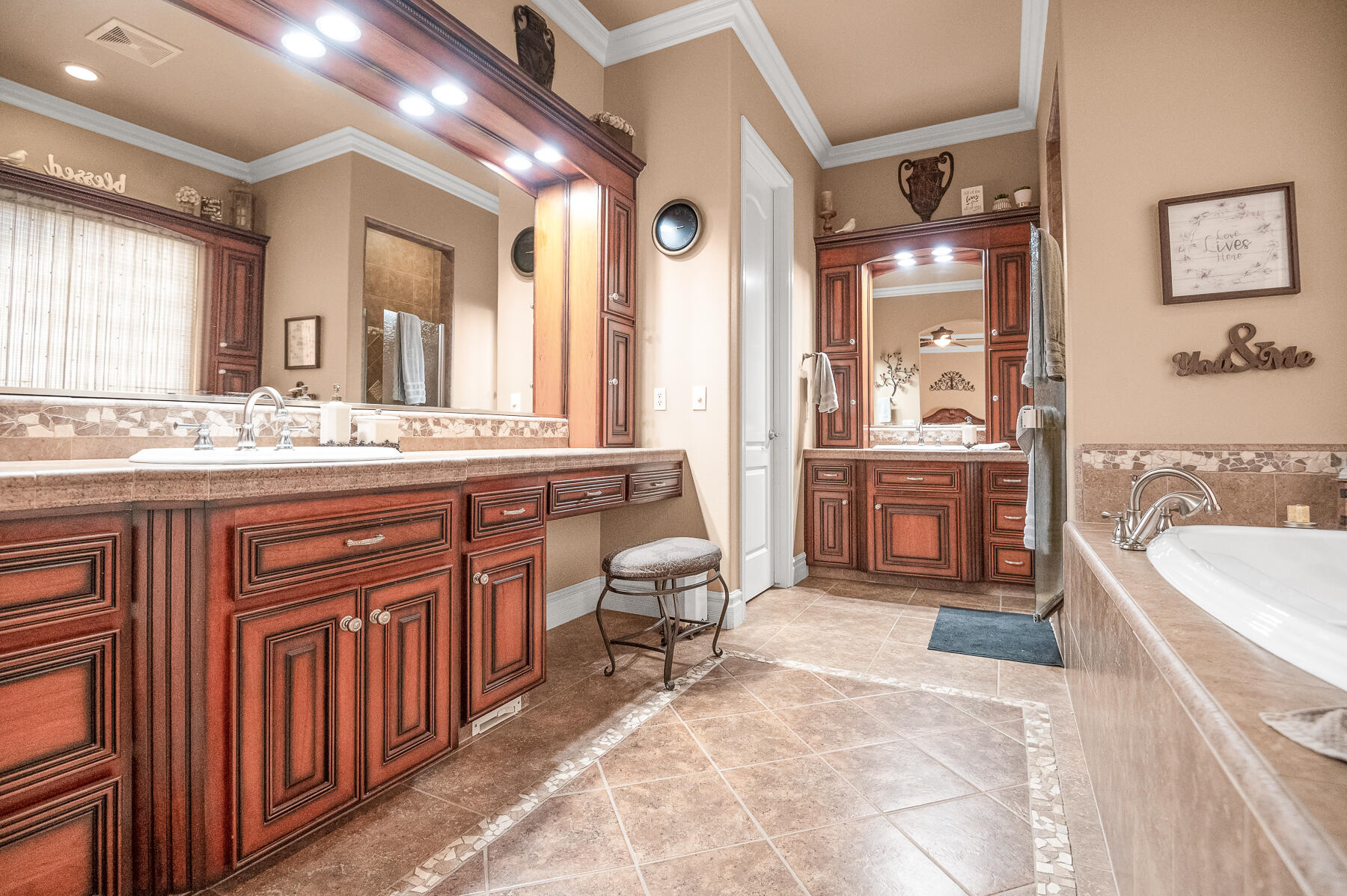 382 Hemmingway Ct, Tulare, CA 93274