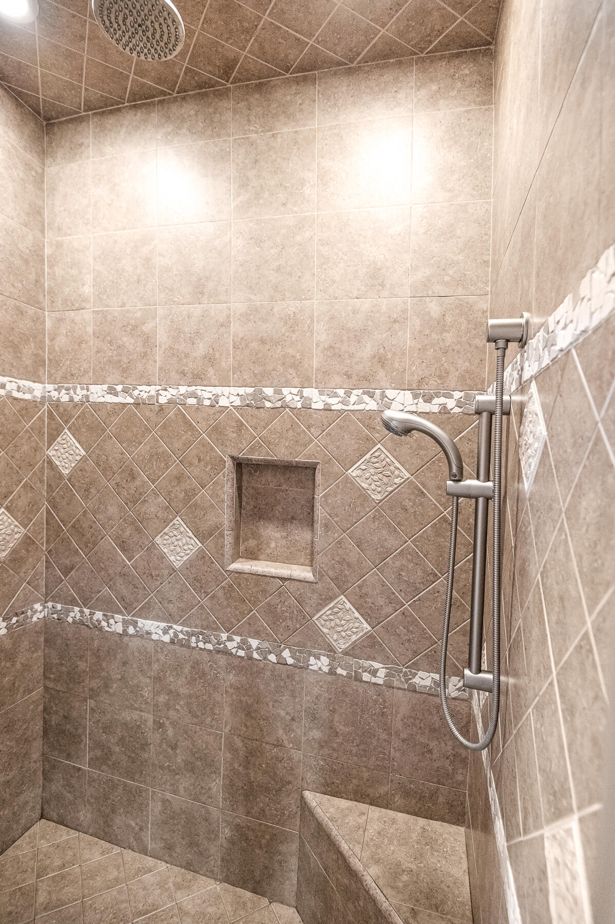 382 Hemmingway Ct, Tulare, CA 93274