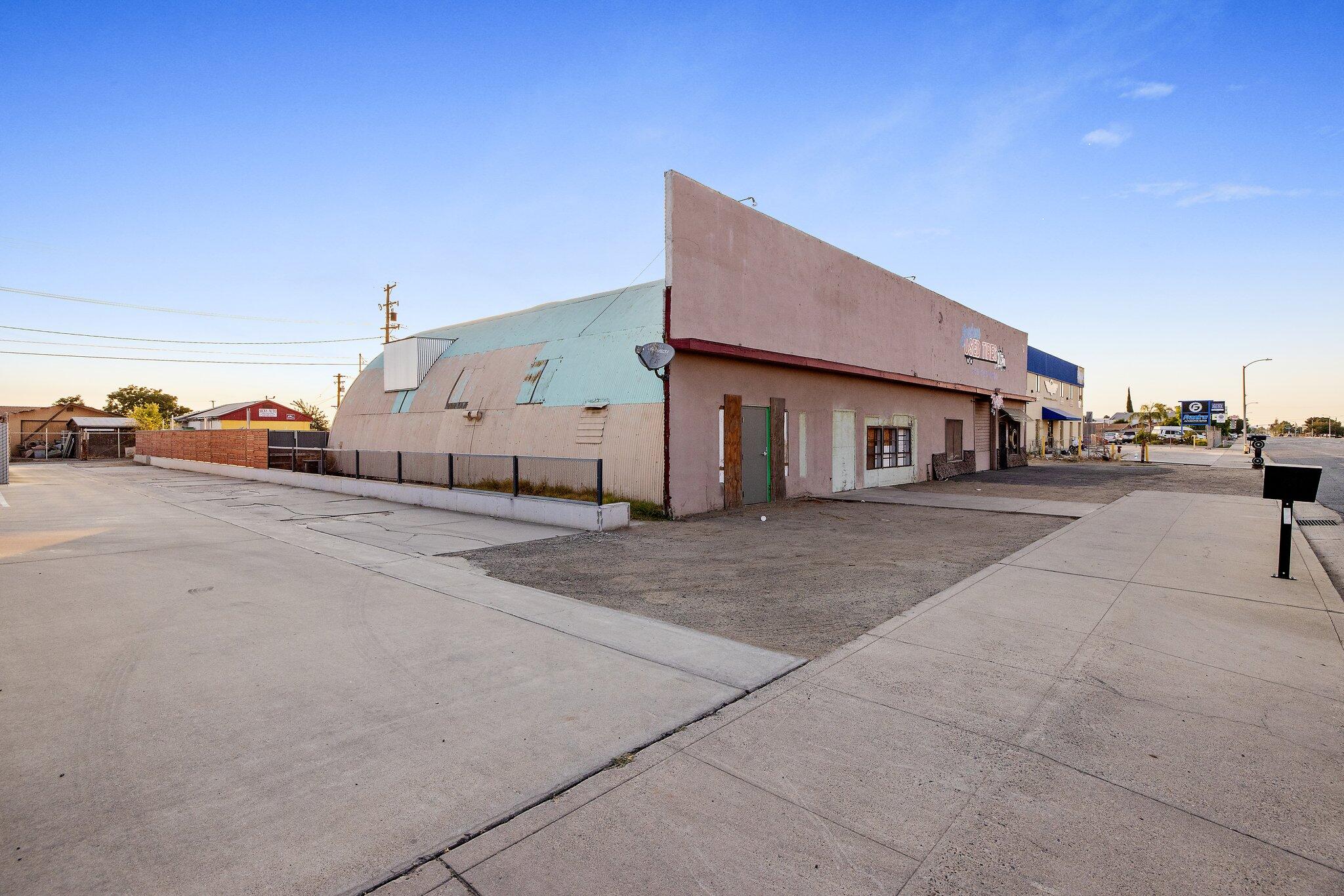 1549 S K St, Tulare, CA 93274