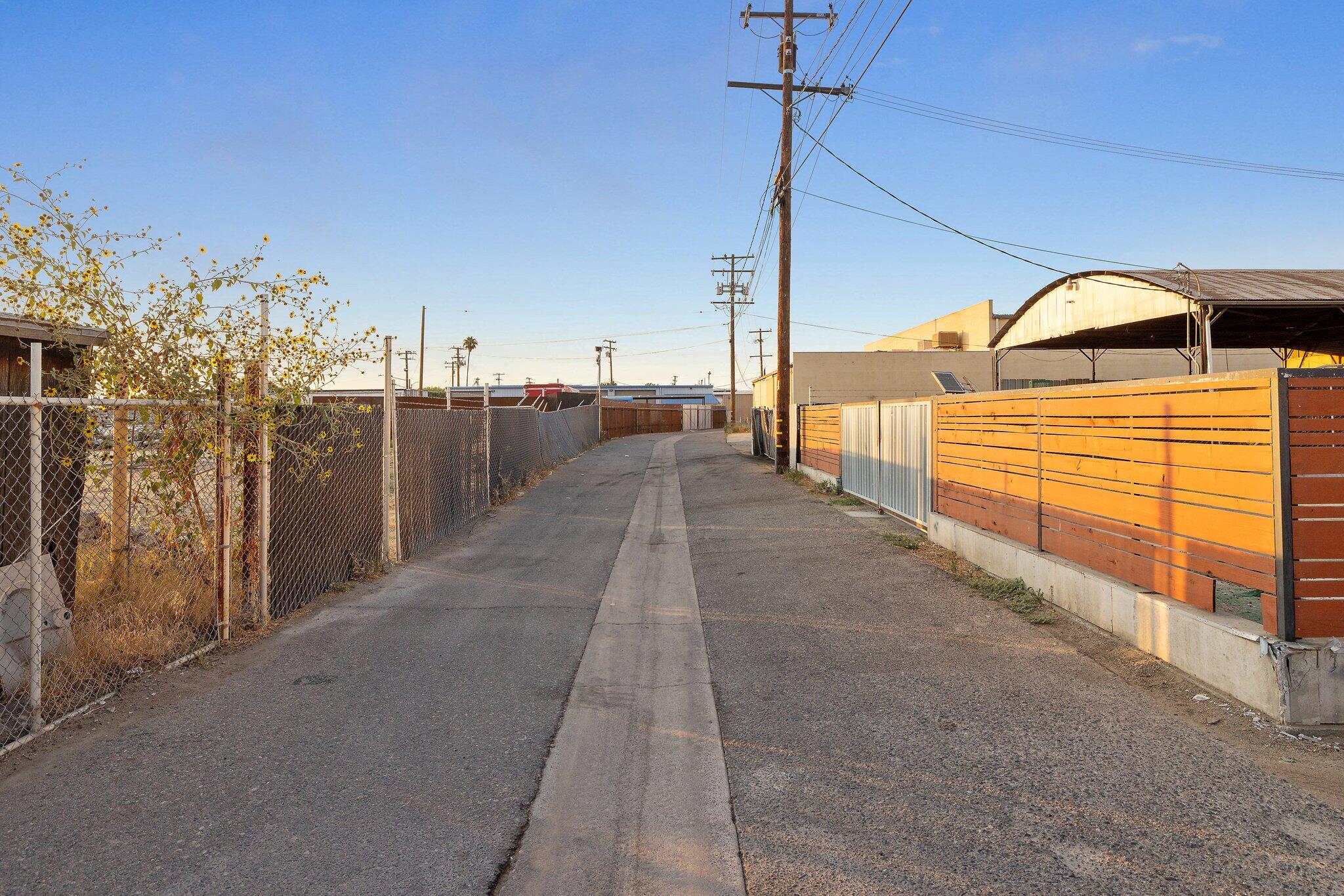 1549 S K St, Tulare, CA 93274