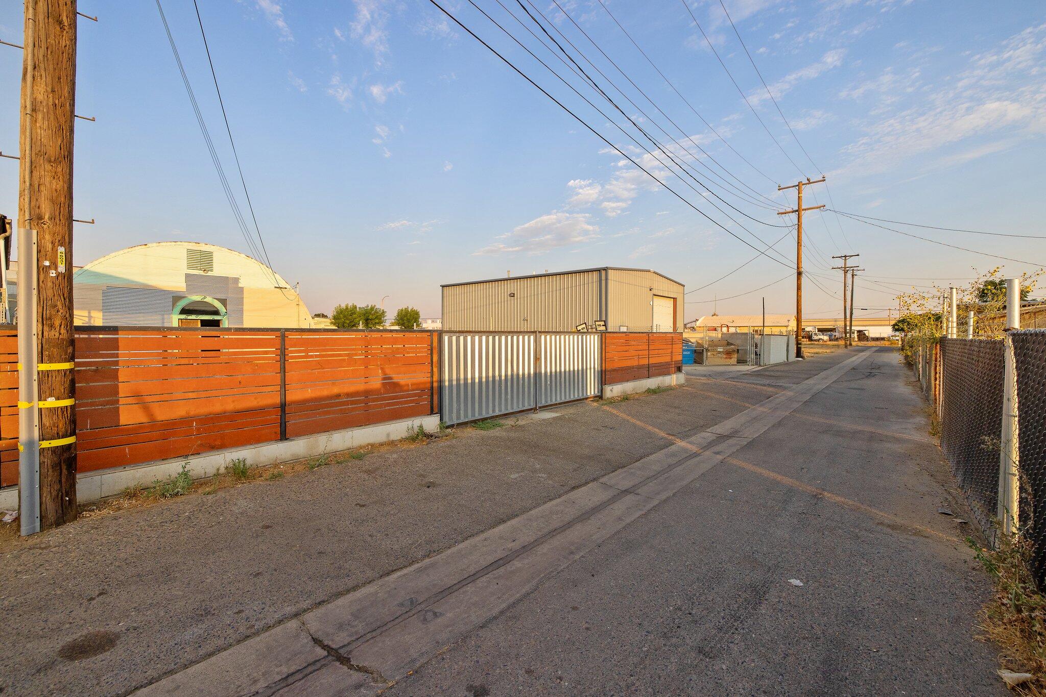 1549 S K St, Tulare, CA 93274