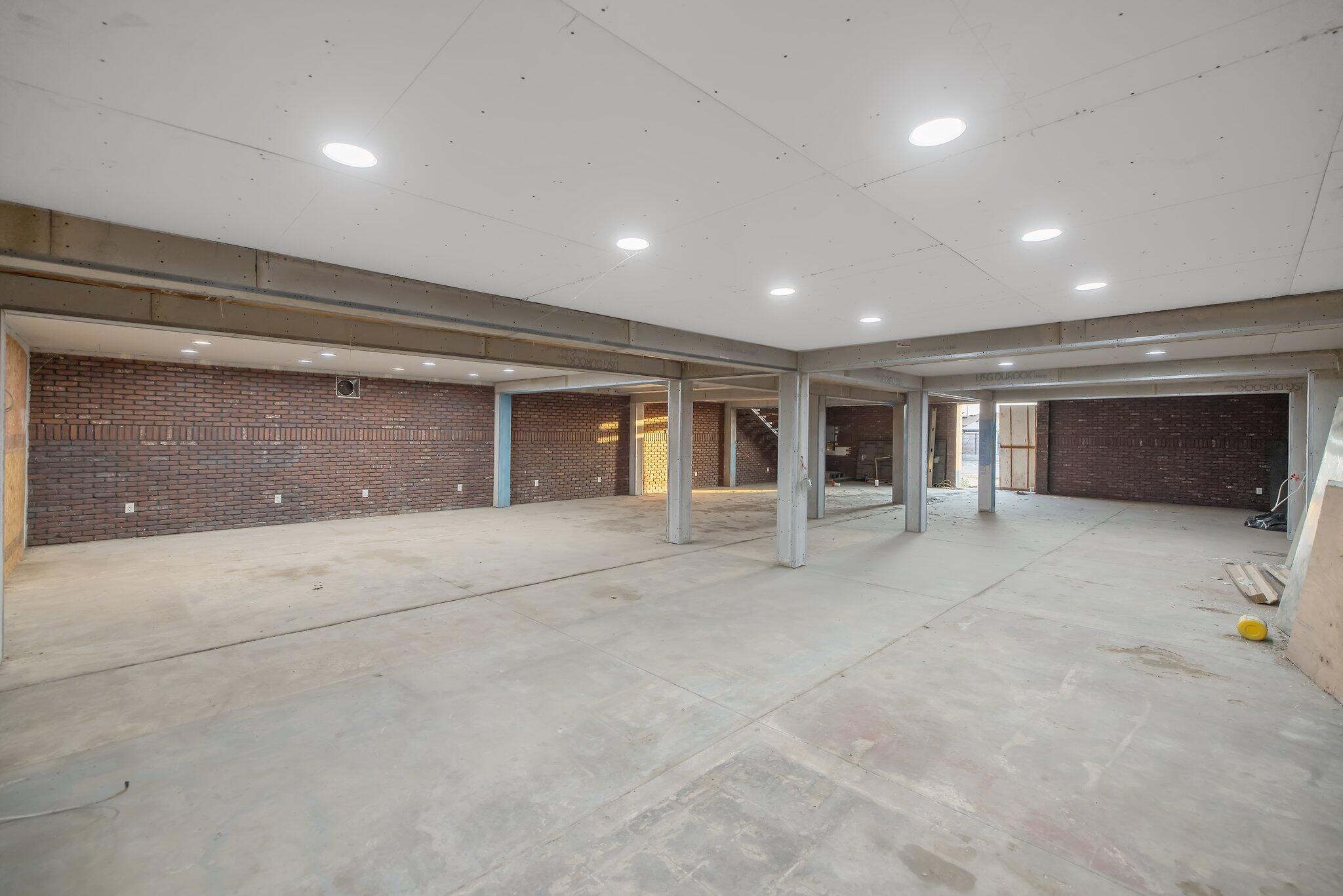 1549 S K St, Tulare, CA 93274