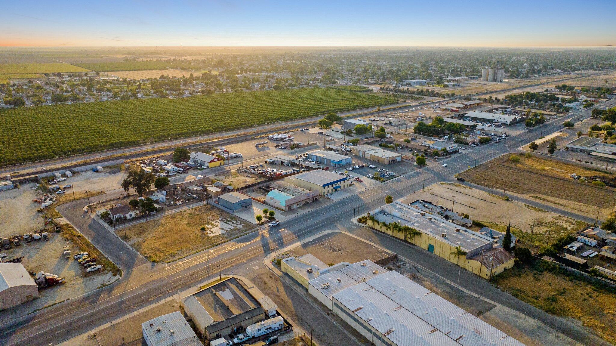 1549 S K St, Tulare, CA 93274