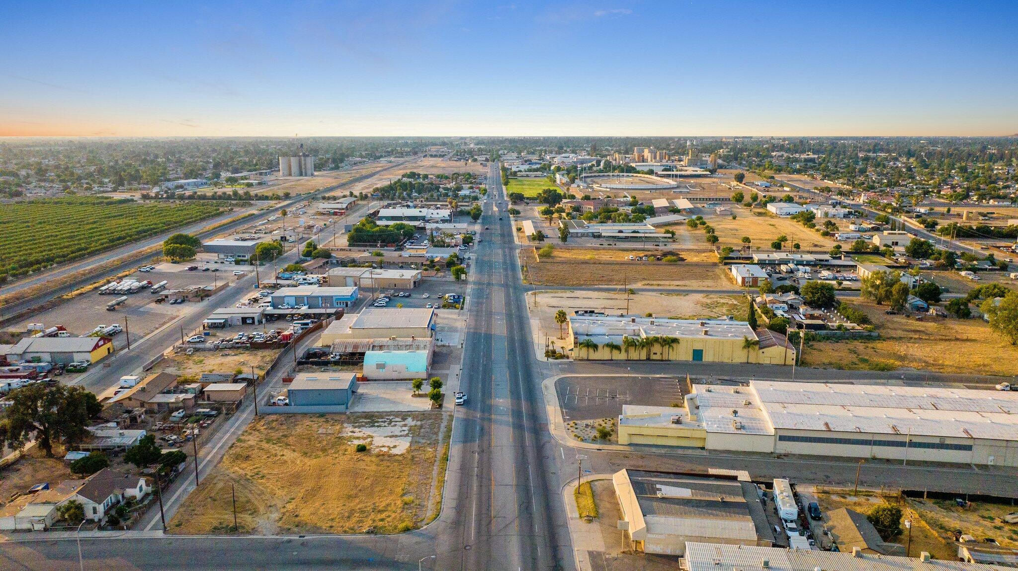 1549 S K St, Tulare, CA 93274