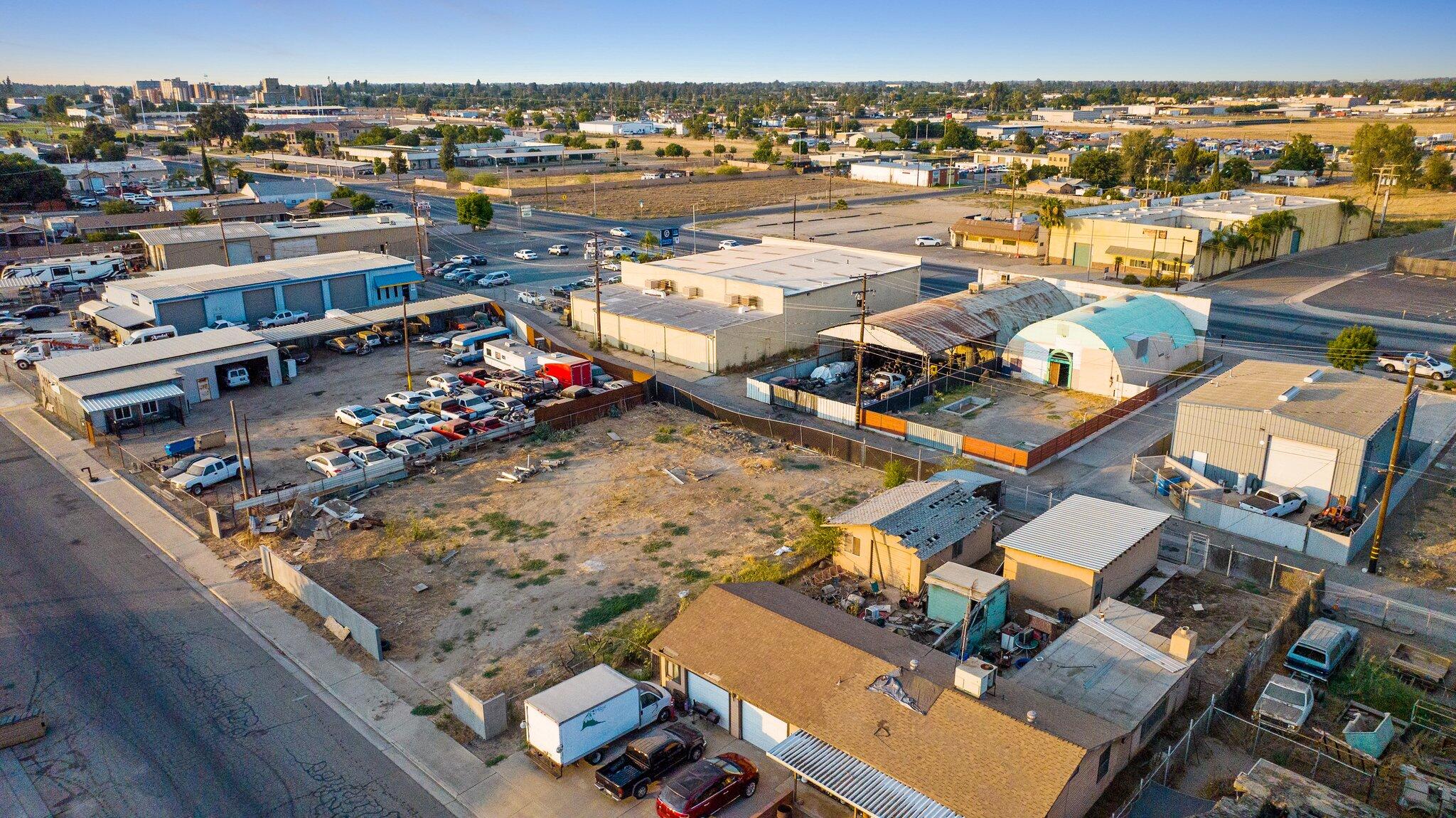 1549 S K St, Tulare, CA 93274